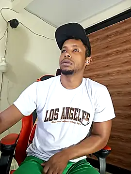 Snapshot of AlejoKhalifa_ chatting on September 30, 10:31 am AlejoKhalifa  online show from September 30, 10:31 am