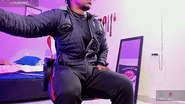 Snapshot of AlejoKhalifa_ chatting on October 10, 9:19 am AlejoKhalifa  online show from October 10, 9:19 am