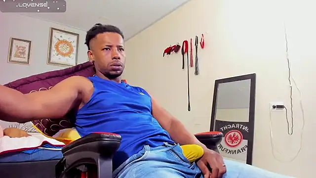 Snapshot of AlejoKhalifa_ chatting on October 14, 12:06 pm AlejoKhalifa  online show from October 14, 12:06 pm