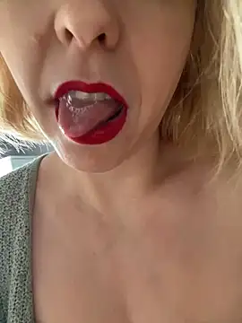 Snapshot of Yourdirtybitch chatting on February 6, 5:57 am Yourdirtybitch online show from February 6, 5:57 am