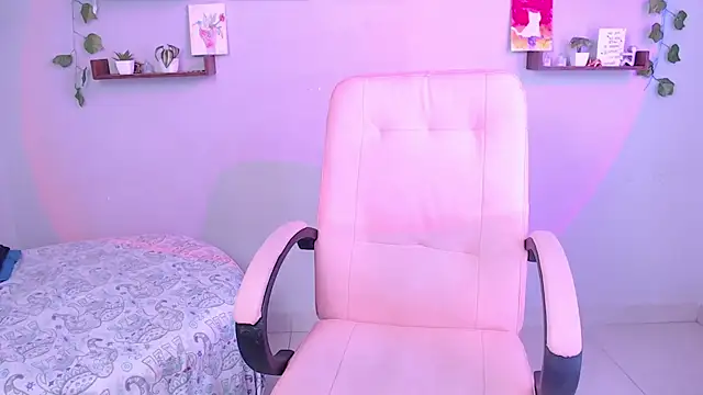 macey elliot  online show from February 8, 6:55 pm