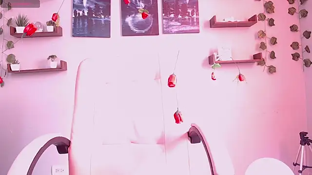 macey elliot  online show from March 5, 2:01 pm