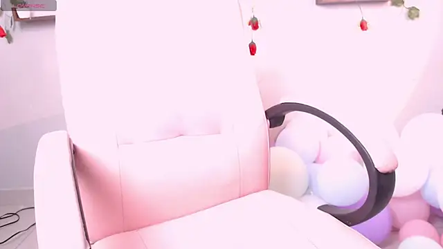 macey elliot  online show from March 6, 11:58 am