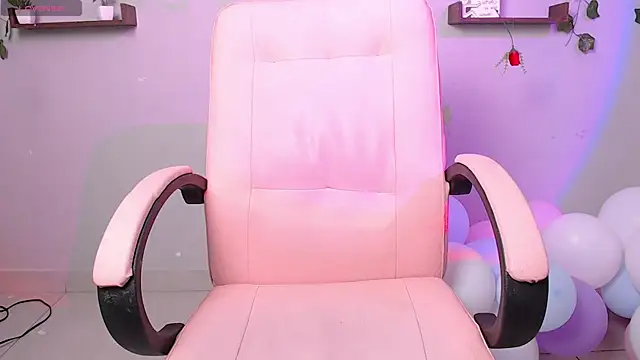 macey elliot  online show from March 7, 7:27 pm