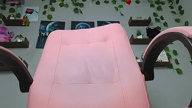 macey elliot  online show from March 19, 11:06 am