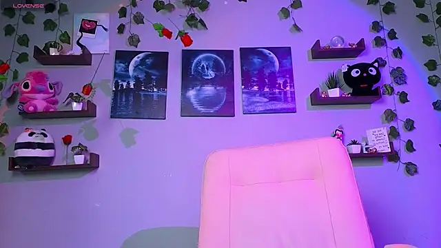 macey elliot  online show from March 23, 2:15 am