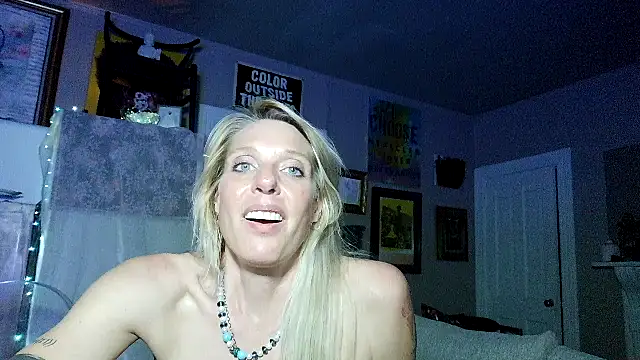 Glamazonx online show from April 15, 7:04 am