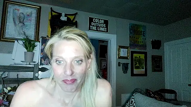 Snapshot of Glamazonx chatting on April 29, 7:12 am Glamazonx online show from April 29, 7:12 am