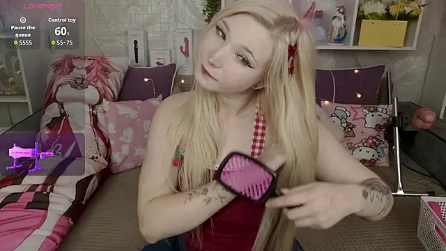 Snapshot of MeowkaKitty chatting on November 30, 1:42 am MeowkaKitty online show from November 30, 1:42 am