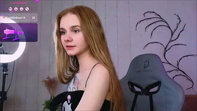 Snapshot of Britney_Lynch chatting on January 23, 12:14 am Britney Lynch online show from January 23, 12:14 am