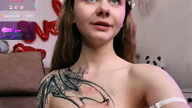 Snapshot of Britney_Lynch chatting on January 29, 3:33 am Britney Lynch online show from January 29, 3:33 am