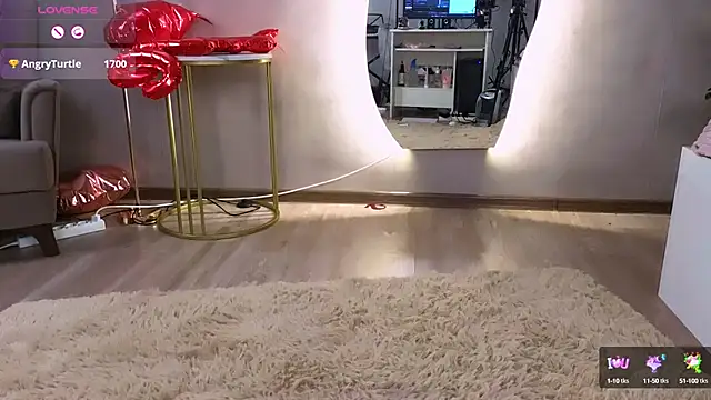 Snapshot of Britney_Lynch chatting on February 9, 3:22 am Britney Lynch online show from February 9, 3:22 am