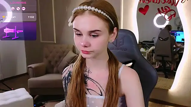 Snapshot of Britney_Lynch chatting on February 11, 12:06 am Britney Lynch online show from February 11, 12:06 am