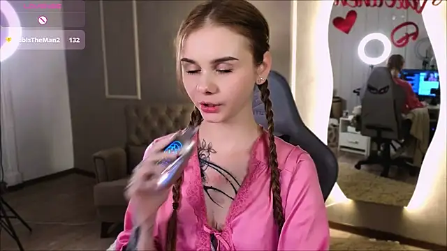 Snapshot of Britney_Lynch chatting on February 14, 12:09 am Britney Lynch online show from February 14, 12:09 am