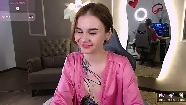 Snapshot of Britney_Lynch chatting on February 14, 3:11 am Britney Lynch online show from February 14, 3:11 am