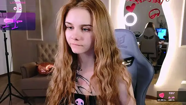 Snapshot of Britney_Lynch chatting on February 16, 8:33 pm Britney Lynch online show from February 16, 8:33 pm