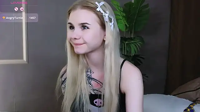 Snapshot of Britney_Lynch chatting on February 23, 12:51 am Britney Lynch online show from February 23, 12:51 am