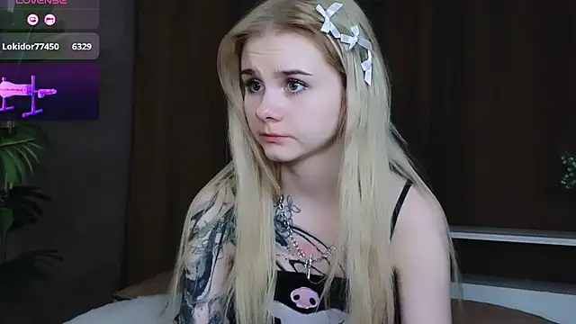 Snapshot of Britney_Lynch chatting on February 23, 3:56 am Britney Lynch online show from February 23, 3:56 am