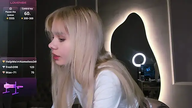 Snapshot of Britney_Lynch chatting on March 5, 12:16 am Britney Lynch online show from March 5, 12:16 am