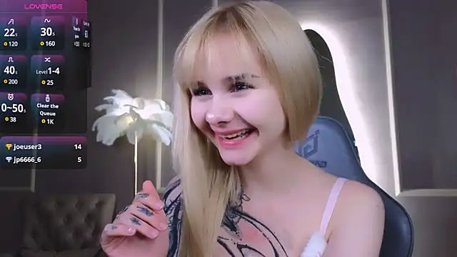 Snapshot of Britney_Lynch chatting on March 8, 8:35 pm Britney Lynch online show from March 8, 8:35 pm