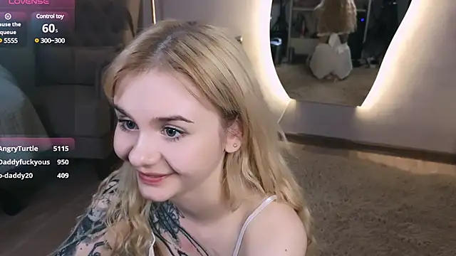 Snapshot of Britney_Lynch chatting on March 13, 9:21 am Britney Lynch online show from March 13, 9:21 am