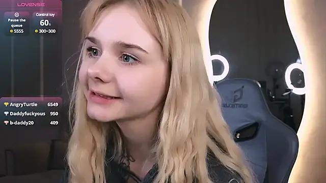 Snapshot of Britney_Lynch chatting on March 13, 12:35 pm Britney Lynch online show from March 13, 12:35 pm