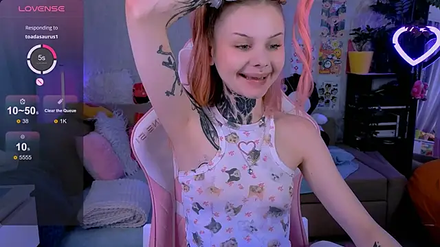 Snapshot of Britney_Lynch chatting on September 26, 8:13 pm Britney Lynch online show from September 26, 8:13 pm