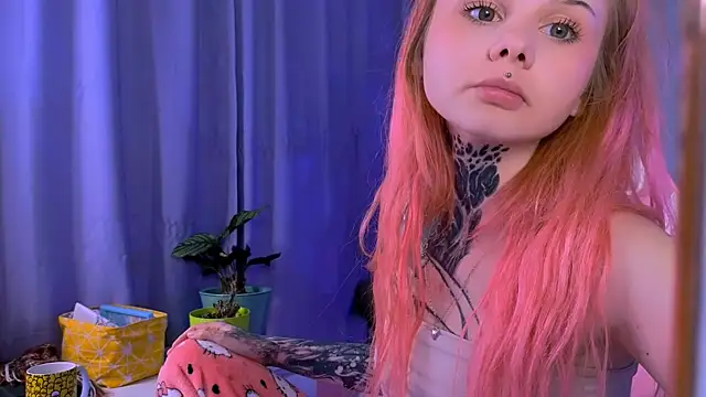 Snapshot of Britney_Lynch chatting on September 28, 9:20 pm Britney Lynch online show from September 28, 9:20 pm