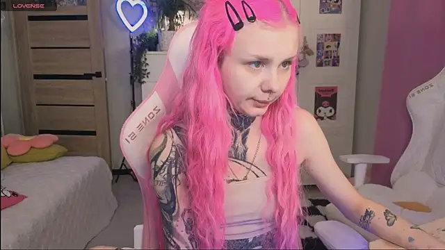 Snapshot of Britney_Lynch chatting on October 17, 12:01 am Britney Lynch online show from October 17, 12:01 am