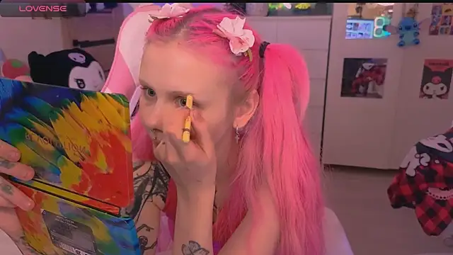 Snapshot of Britney_Lynch chatting on October 24, 10:33 am Britney Lynch online show from October 24, 10:33 am