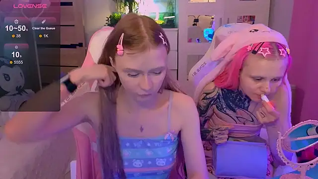 Snapshot of Britney_Lynch chatting on October 28, 1:20 am Britney Lynch online show from October 28, 1:20 am