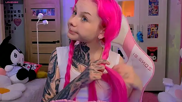 Snapshot of Britney_Lynch chatting on October 30, 6:52 pm Britney Lynch online show from October 30, 6:52 pm