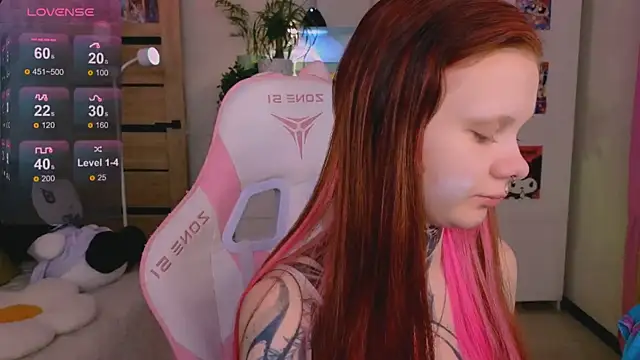 Snapshot of Britney_Lynch chatting on November 6, 10:10 pm Britney Lynch online show from November 6, 10:10 pm