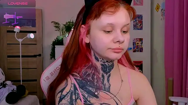 Snapshot of Britney_Lynch chatting on November 12, 11:03 pm Britney Lynch online show from November 12, 11:03 pm