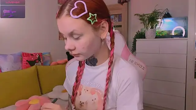 Snapshot of Britney_Lynch chatting on November 13, 7:24 pm Britney Lynch online show from November 13, 7:24 pm