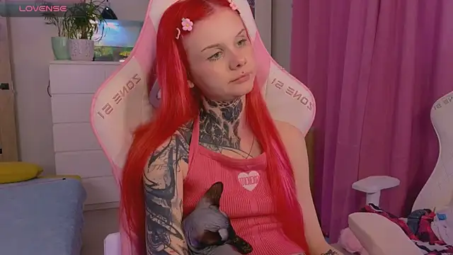 Snapshot of Britney_Lynch chatting on November 15, 6:33 am Britney Lynch online show from November 15, 6:33 am