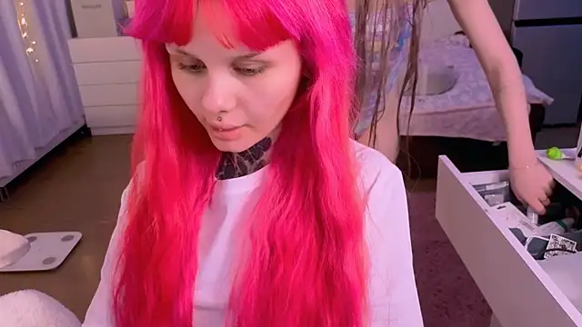 Snapshot of Britney_Lynch chatting on November 28, 12:02 am Britney Lynch online show from November 28, 12:02 am