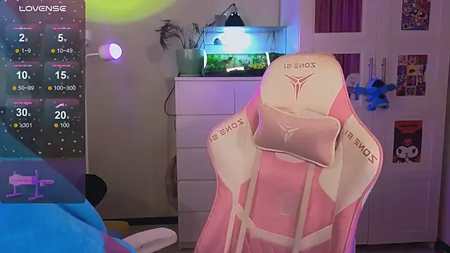 Snapshot of Britney_Lynch chatting on December 4, 9:12 pm Britney Lynch online show from December 4, 9:12 pm