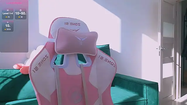 Britney Lynch online show from April 24, 2:08 pm