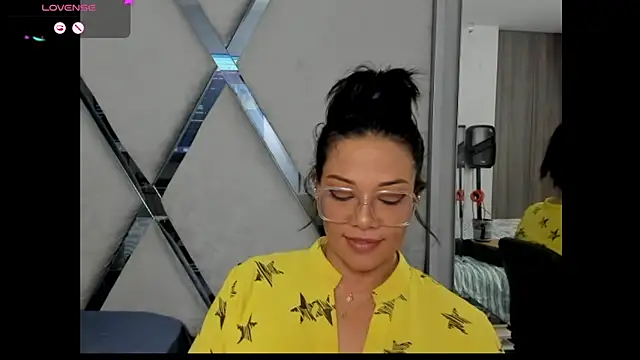 paula daniela1 online show from December 9, 8:33 pm