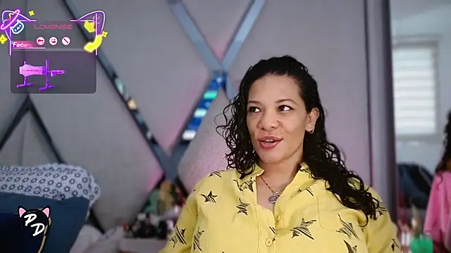 Snapshot of paula_daniela1 chatting on May 3, 10:38 pm paula daniela1 online show from May 3, 10:38 pm
