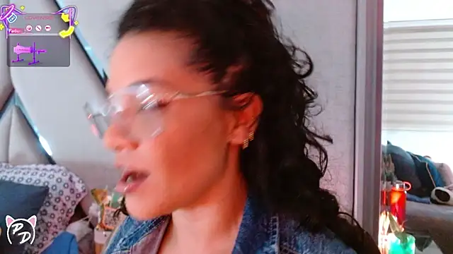 Snapshot of paula_daniela1 chatting on May 16, 11:14 pm paula daniela1 online show from May 16, 11:14 pm