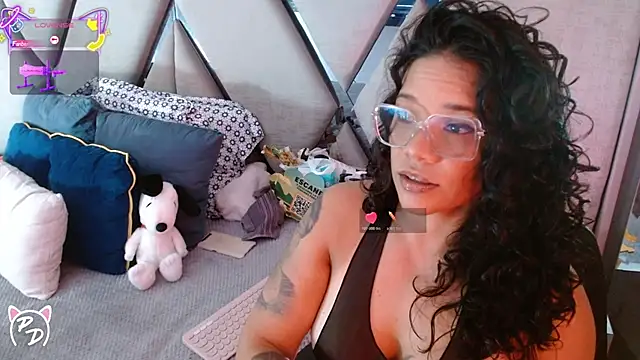 Snapshot of paula_daniela1 chatting on May 18, 9:31 pm paula daniela1 online show from May 18, 9:31 pm