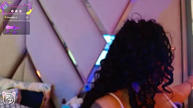 Snapshot of paula_daniela1 chatting on June 2, 9:39 pm paula daniela1 online show from June 2, 9:39 pm