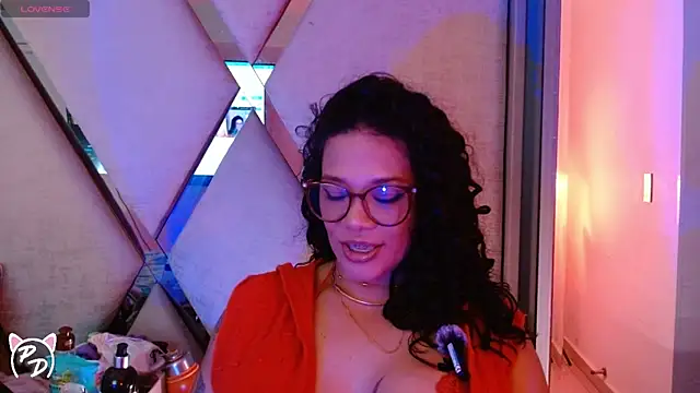 Snapshot of paula_daniela1 chatting on June 3, 9:53 pm paula daniela1 online show from June 3, 9:53 pm