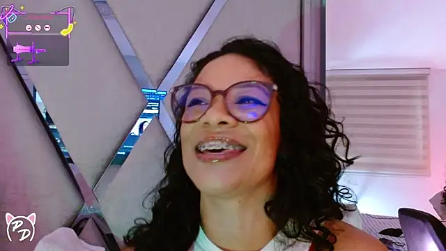 Snapshot of paula_daniela1 chatting on June 5, 9:53 pm paula daniela1 online show from June 5, 9:53 pm
