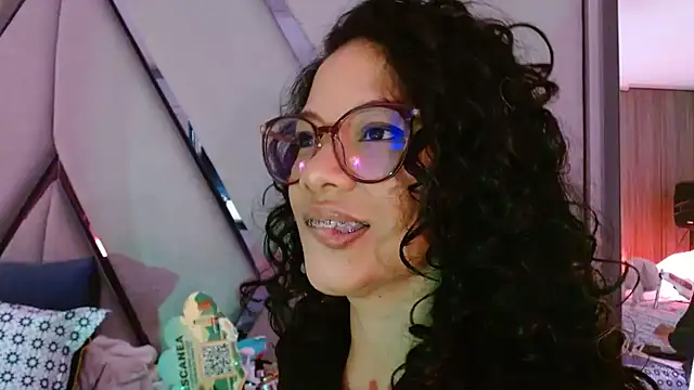 Snapshot of paula_daniela1 chatting on June 7, 8:01 pm paula daniela1 online show from June 7, 8:01 pm