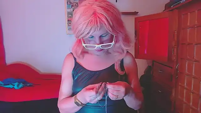 LorenJade online show from November 26, 7:42 am