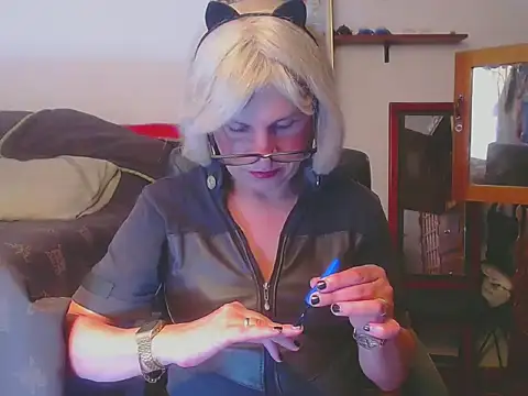 LorenJade online show from April 22, 7:11 am