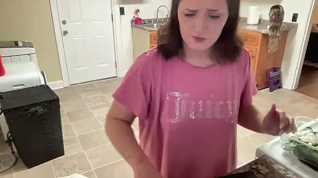 Snapshot of sexylilly69 chatting on February 8, 3:30 am sexylilly69 online show from February 8, 3:30 am